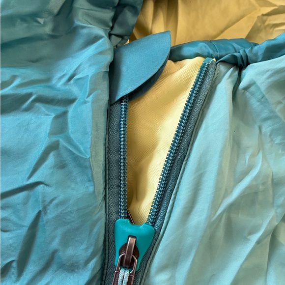 Mountain Hardwear Women's Teal Sleeping Bag - Picture 4 of 8